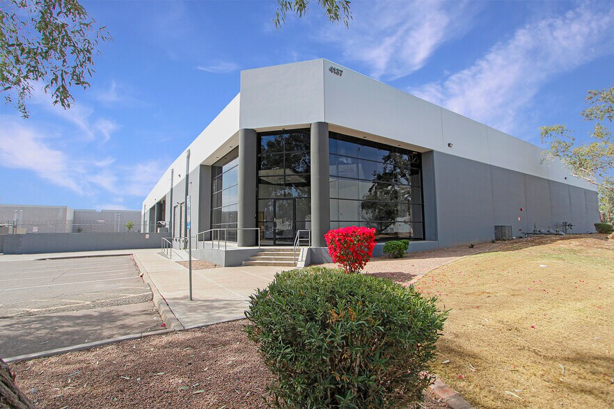 4137 W Adams St, Phoenix, AZ à louer - Photo de l’immeuble – Image 2 sur 9
