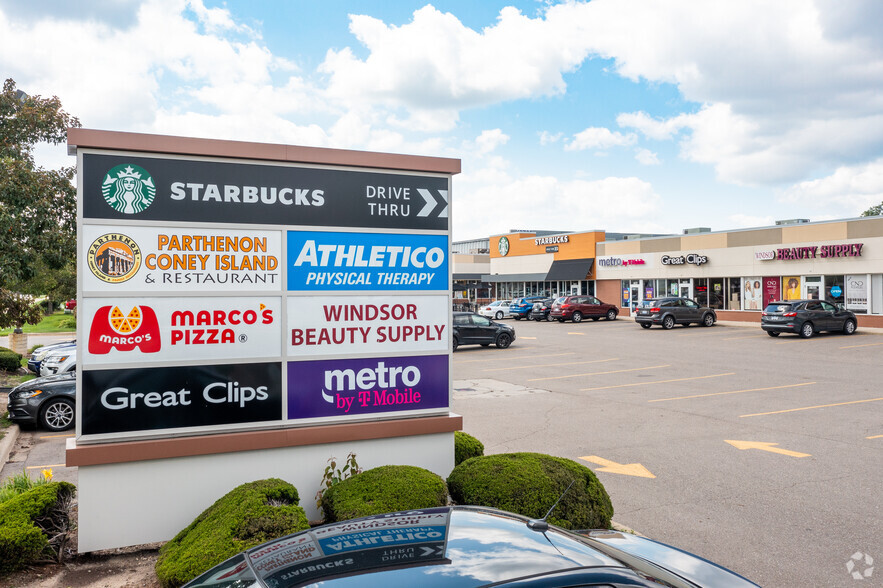 17032-17094 Fort St, Riverview, MI à louer - Photo de l’immeuble – Image 3 sur 18