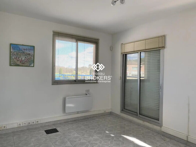 Bureau dans Tourrettes à vendre - Photo de l’immeuble – Image 2 sur 8