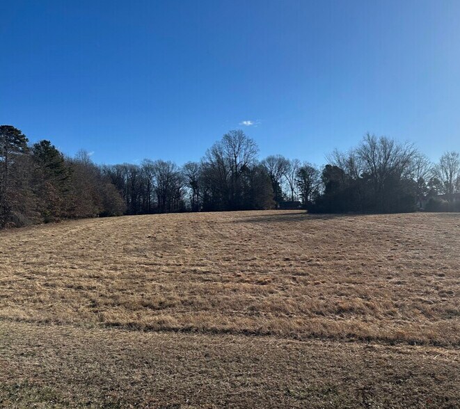 6207 Ramada Dr, Clemmons, NC à vendre - Photo de l’immeuble – Image 2 sur 7