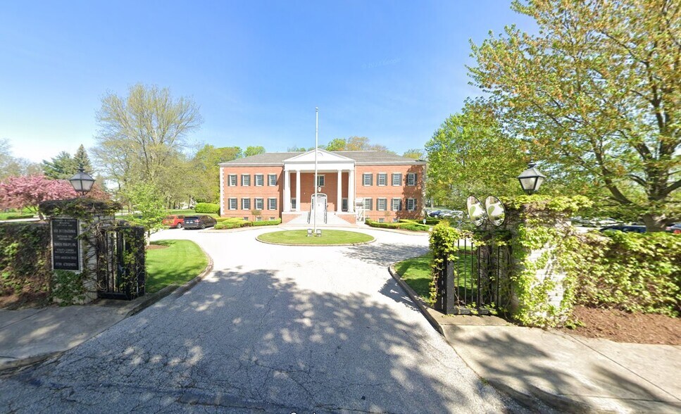 1250 Tower Ln, Erie, PA à louer - Photo de l’immeuble – Image 3 sur 7