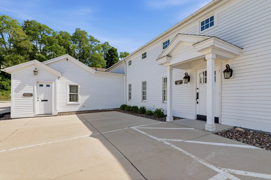517 Monroe St, Sheboygan Falls, WI à vendre - Photo de l’immeuble – Image 3 sur 48