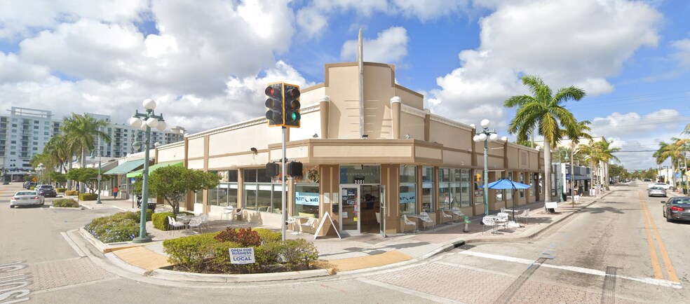 2001-2017 Harrison St, Hollywood, FL à louer - Photo de l’immeuble – Image 1 sur 22