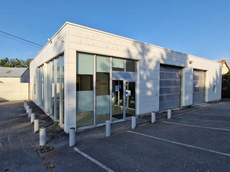 Local d’activités dans Caen à louer - Photo de l’immeuble – Image 3 sur 3