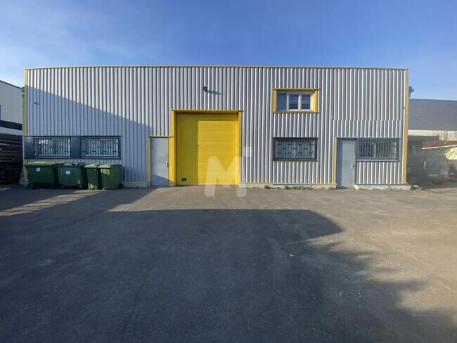 Plus de détails pour Local d’activités à vendre
