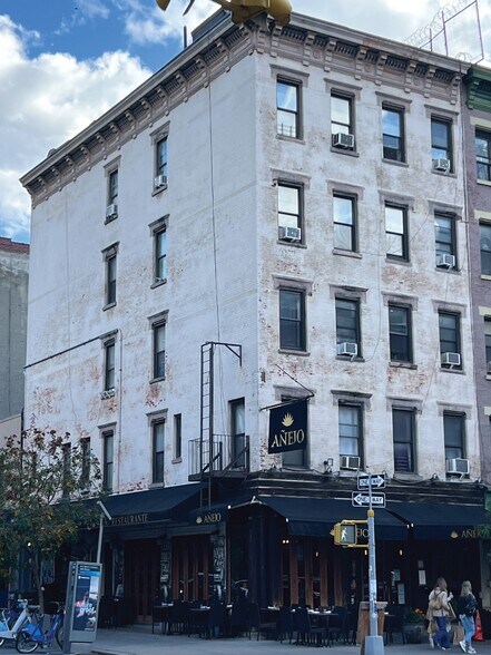 668 10th Ave, New York, NY à vendre - Photo de l’immeuble – Image 3 sur 7