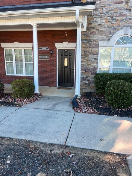 530 Highland Station Dr, Suwanee, GA à louer - Photo de l’immeuble – Image 2 sur 14