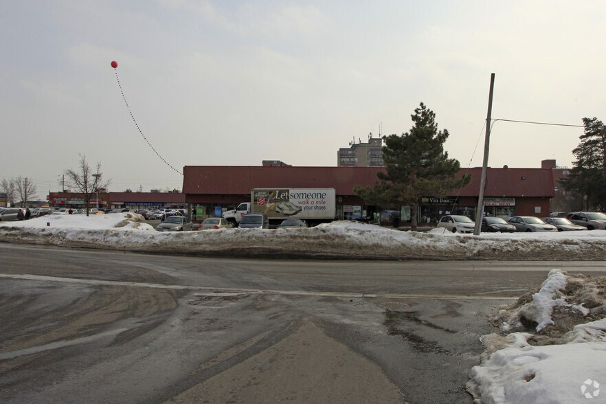 10620 Yonge St, Richmond Hill, ON à vendre - Photo principale – Image 1 sur 4