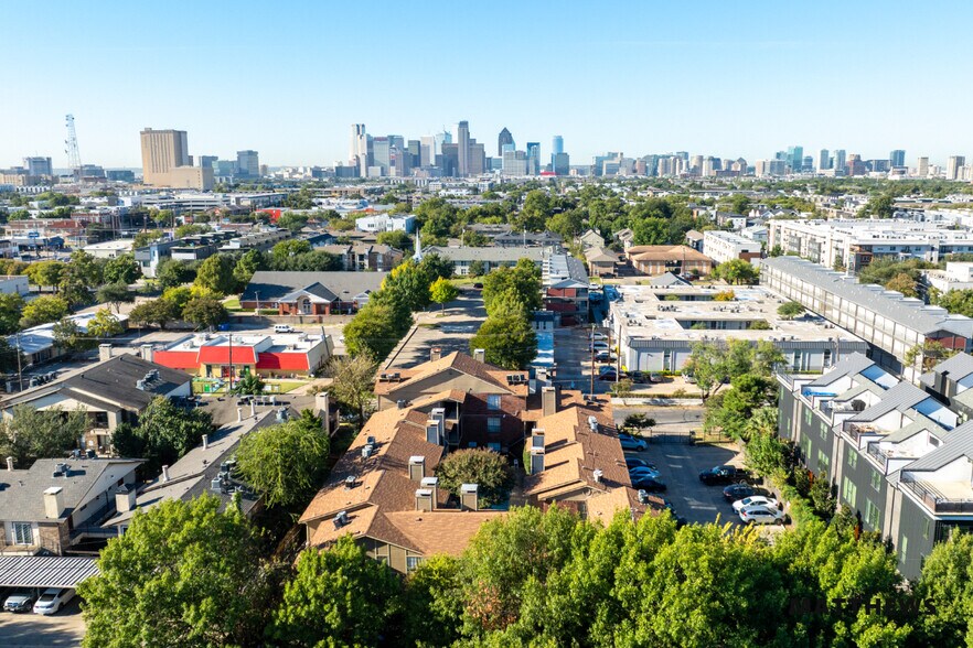 1820 N Garrett Ave, Dallas, TX à vendre - Photo de l’immeuble – Image 2 sur 3