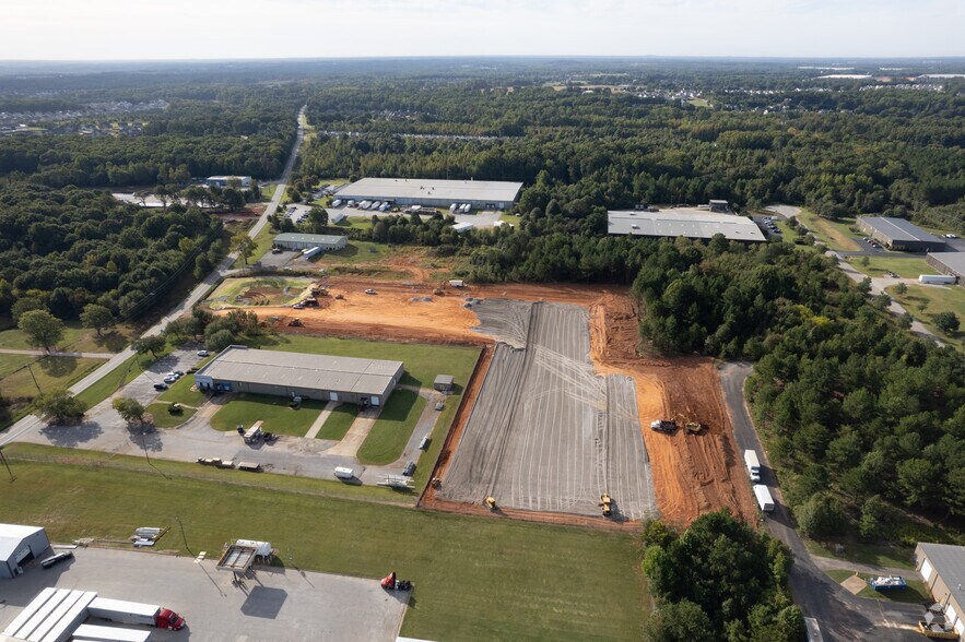 1634 Duncan Reidville Rd, Duncan, SC à louer - Photo de l’immeuble – Image 3 sur 3