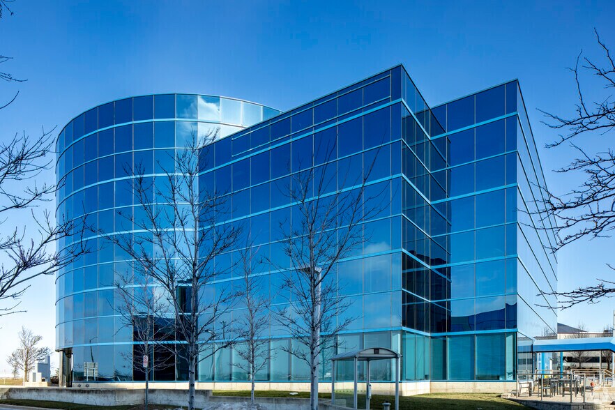 5500 Explorer Dr, Mississauga, ON à louer - Photo de l’immeuble – Image 2 sur 5