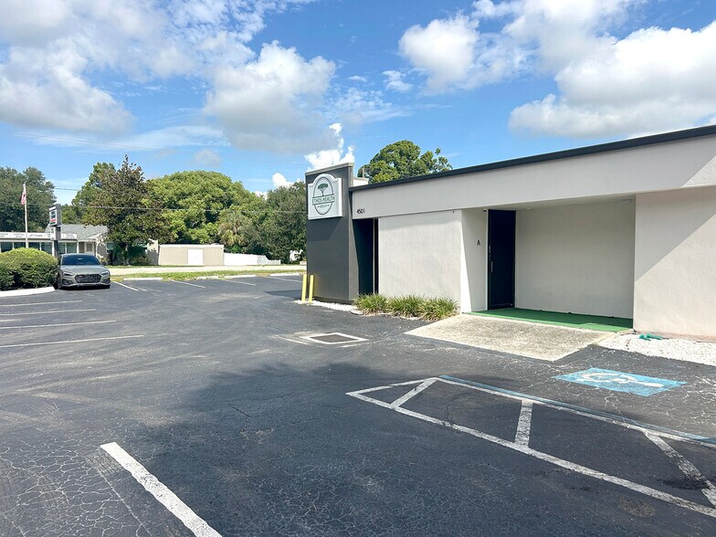 4501 N Armenia Ave, Tampa, FL à louer - Photo de l’immeuble – Image 2 sur 10