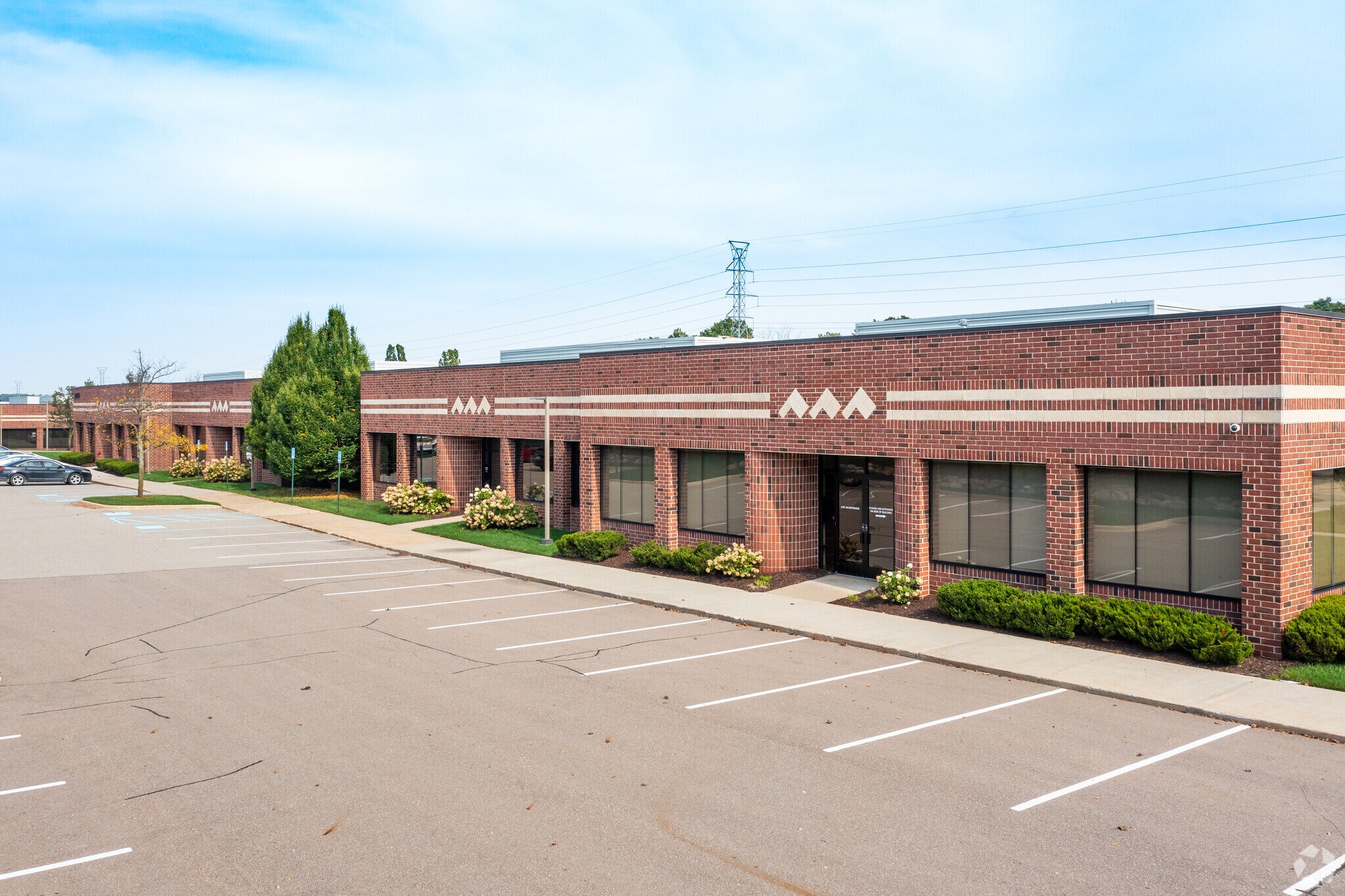28700 Cabot Dr, Novi, MI à louer Photo principale– Image 1 sur 8