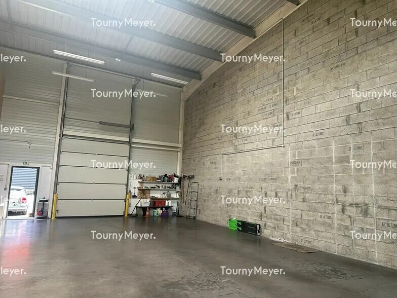 Local d'activités dans Orvault à vendre - Photo de l’immeuble – Image 2 sur 10