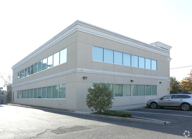 838 Green St, Iselin, NJ à louer - Photo de l’immeuble – Image 2 sur 9