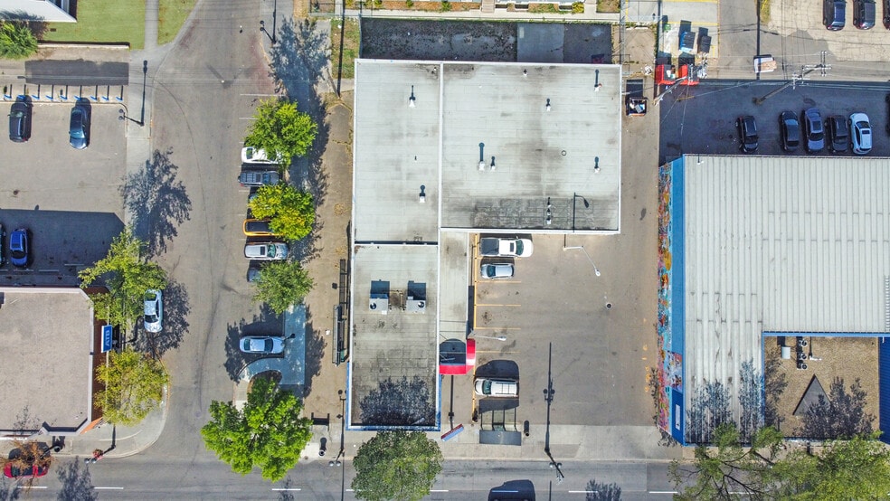 8730 118th Ave NW, Edmonton, AB à vendre - Photo de l’immeuble – Image 3 sur 3