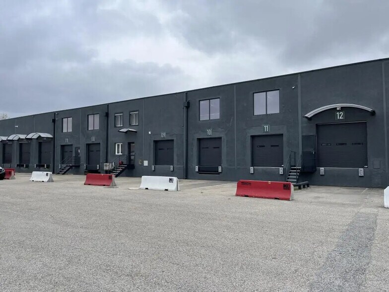 Local d’activités dans Corbas à louer - Photo de l’immeuble – Image 1 sur 4