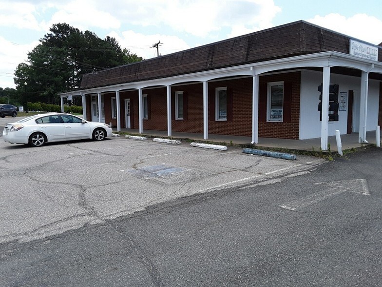 4301 W Hundred Rd, Chester, VA à louer - Photo de l’immeuble – Image 2 sur 8