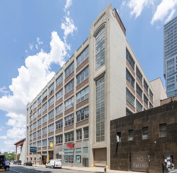 625 W 55th St, New York, NY à louer - Photo de l’immeuble – Image 3 sur 3