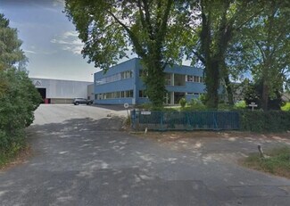 Plus de détails pour 22 Avenue Du Château, SAINT-OUEN-L'AUMONE - Bureau, Local d'activités à louer