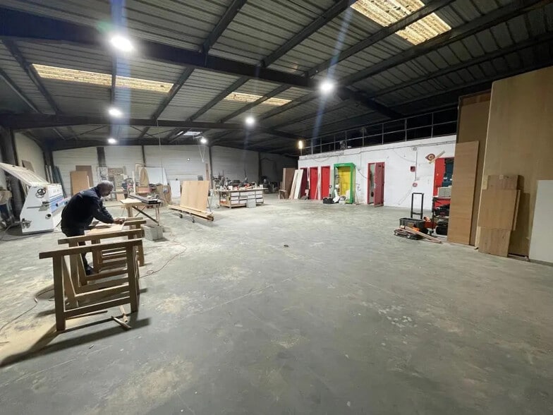 Local d'activités dans Alizay à vendre - Photo intérieure – Image 3 sur 5