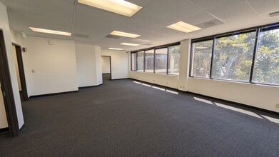 250 W 1st St, Claremont, CA à louer Photo intérieure– Image 1 sur 16