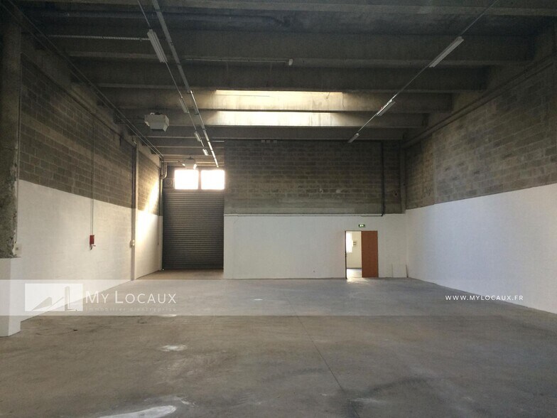 Local d’activités dans Aulnay-sous-Bois à louer - Photo de l’immeuble – Image 2 sur 7