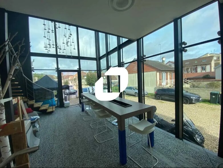 Bureau dans L'ISLE-ADAM à vendre - Photo de l’immeuble – Image 3 sur 12