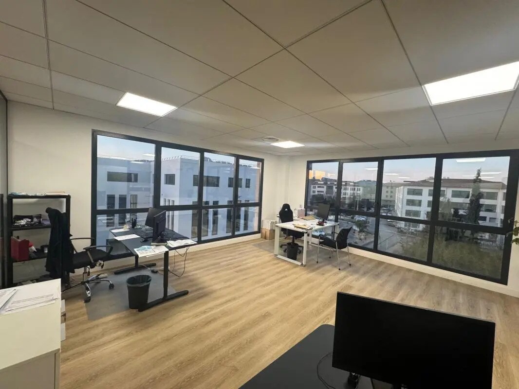 Bureau dans Aubagne à louer Photo de l’immeuble– Image 1 sur 5