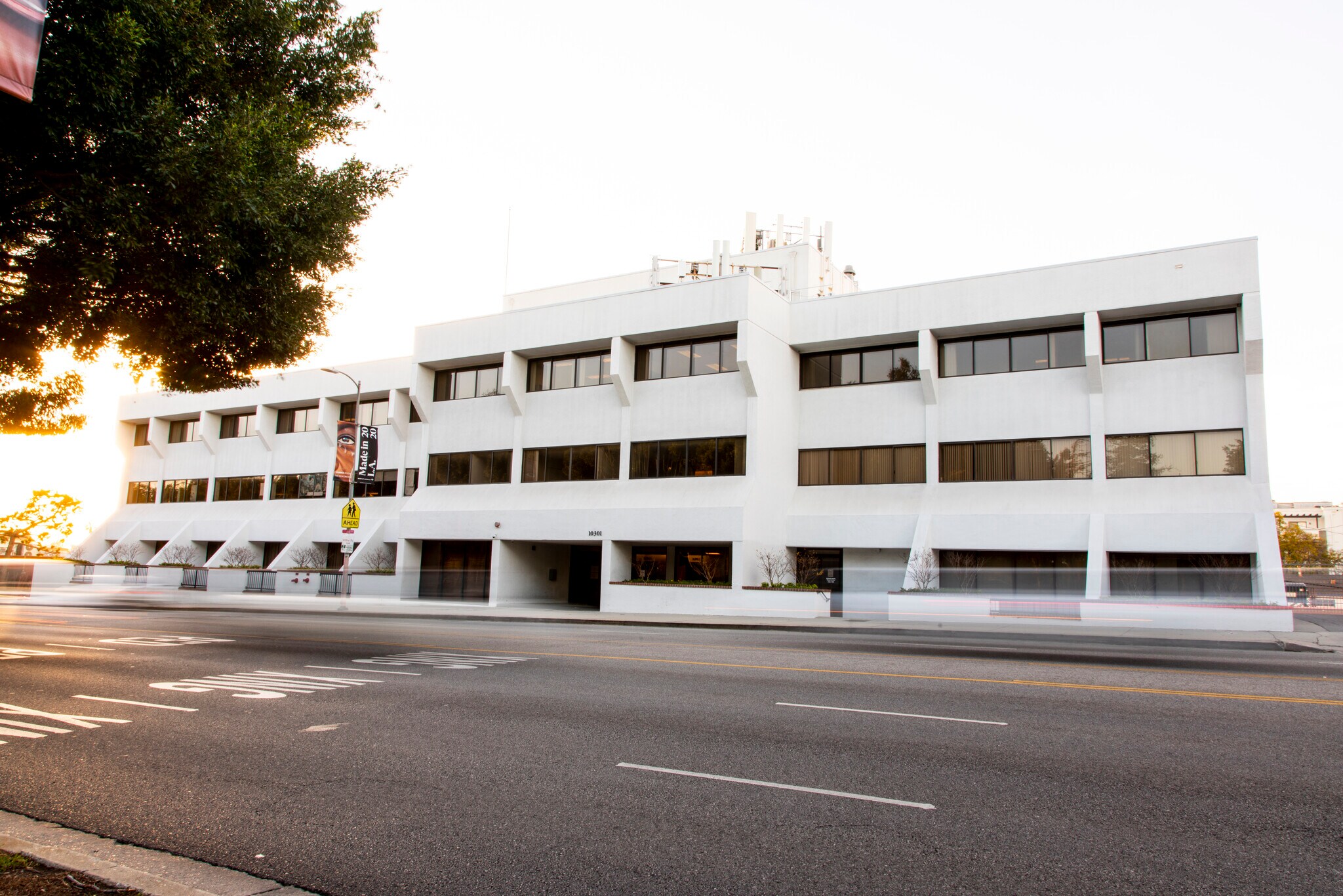 10301 W Pico Blvd, Los Angeles, CA à louer Photo principale– Image 1 sur 7