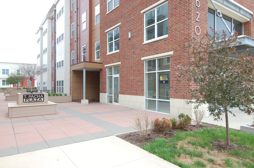 620 S Dubuque St, Iowa City, IA à louer - Photo de l’immeuble – Image 3 sur 5