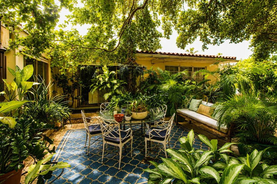 3300 Segovia St, Coral Gables, FL à vendre - Photo de l’immeuble – Image 2 sur 24