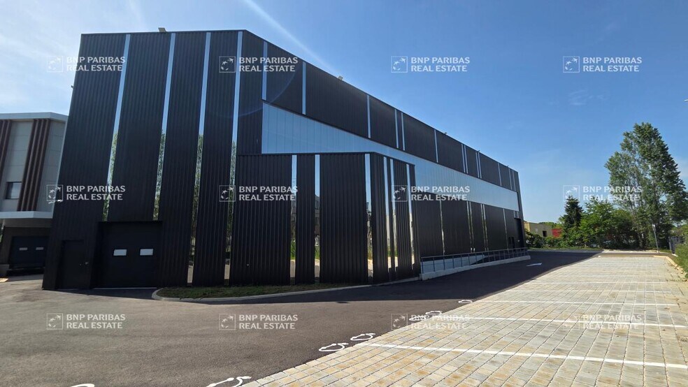 Local d’activités dans Torcy à louer - Photo de l’immeuble – Image 1 sur 10