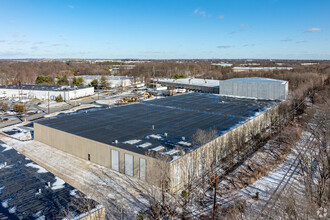 40d Cotters Ln, East Brunswick, NJ à louer Photo de l’immeuble– Image 1 sur 5