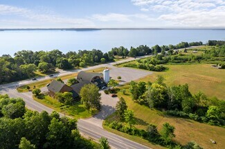 Plus de détails pour 5046 S West Bay Shore Dr, Suttons Bay, MI - Local commercial à vendre