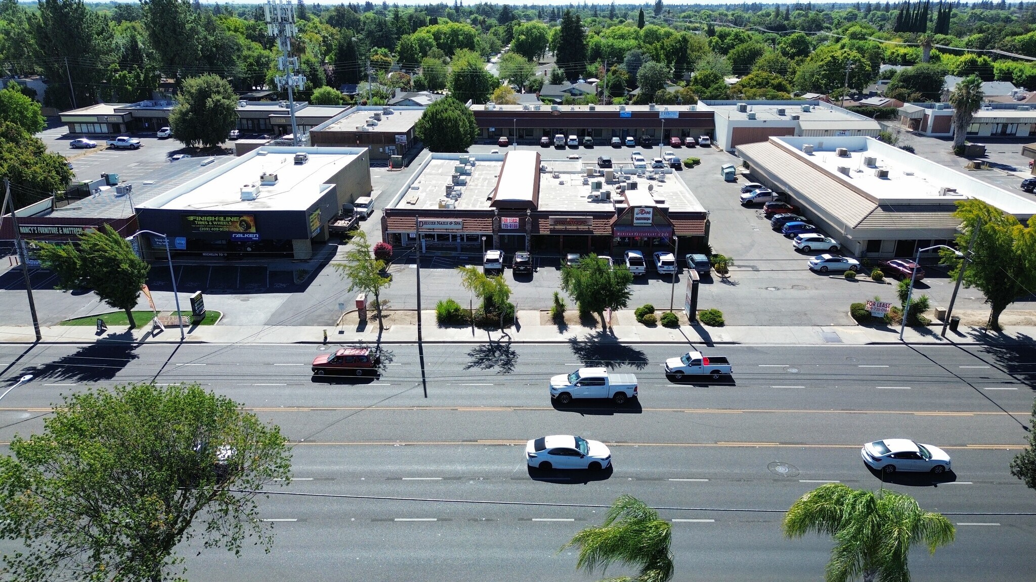 3125 McHenry Ave, Modesto, CA à louer Photo de l’immeuble– Image 1 sur 9