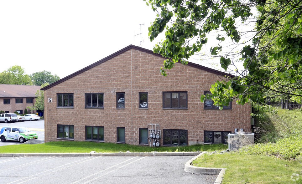 343-351 Spook Rock Rd, Suffern, NY à vendre - Photo de l’immeuble – Image 2 sur 23