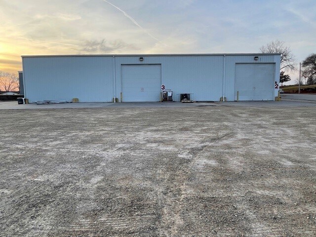 325 Division St, Redgranite, WI à vendre - Photo de l’immeuble – Image 2 sur 3