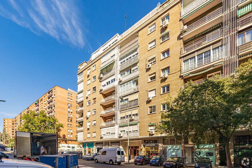Immeuble residentiel dans Madrid, Madrid à vendre - Photo principale – Image 1 sur 4