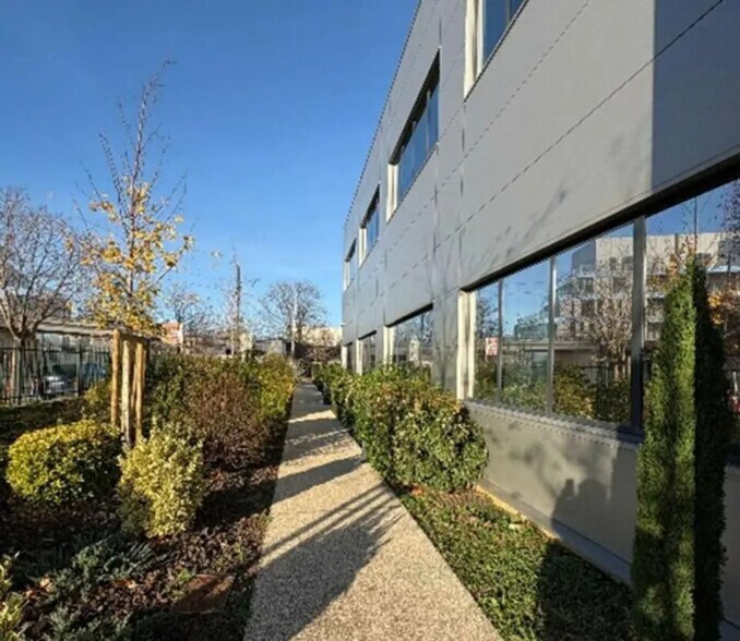 Bureau dans Lyon à louer - Photo de l’immeuble – Image 1 sur 7