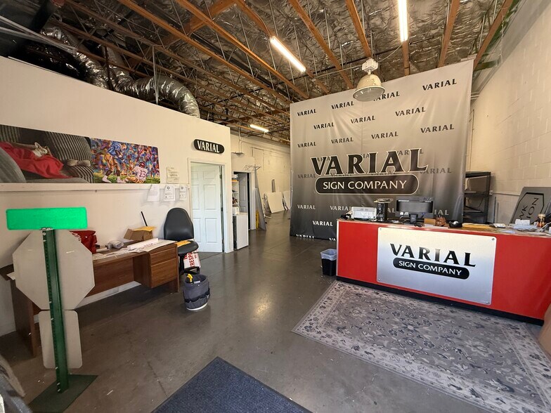 3745 & 3765 Losee - 2 Buildings portefeuille de 2 biens à vendre sur LoopNet.fr - Photo de l’immeuble – Image 2 sur 14