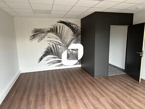 Local d'activités dans Bourgoin-Jallieu à vendre Photo intérieure– Image 2 sur 41