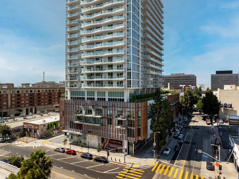 230 W Olympic Blvd, Los Angeles, CA à louer - Photo de l’immeuble – Image 2 sur 6
