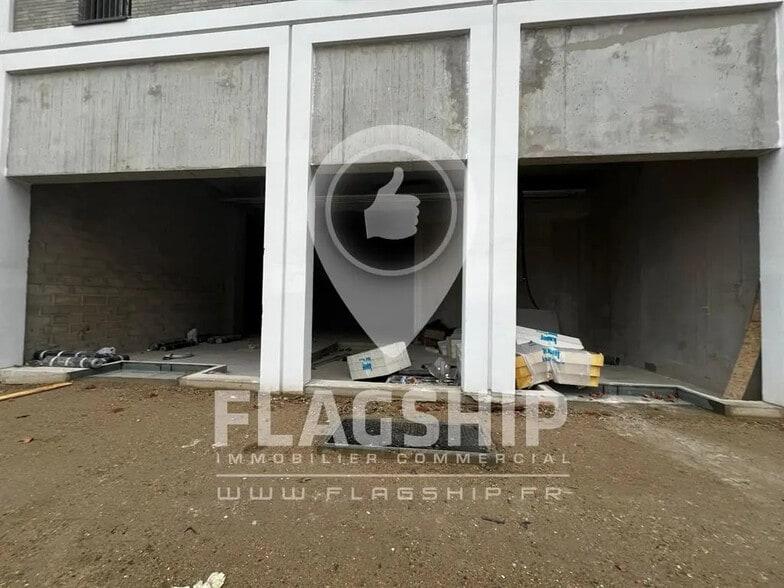 Local commercial dans Bagneux à louer - Photo de l’immeuble – Image 1 sur 5