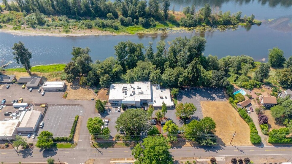 2405 Front St NE, Salem, OR à vendre - Photo de l’immeuble – Image 3 sur 17