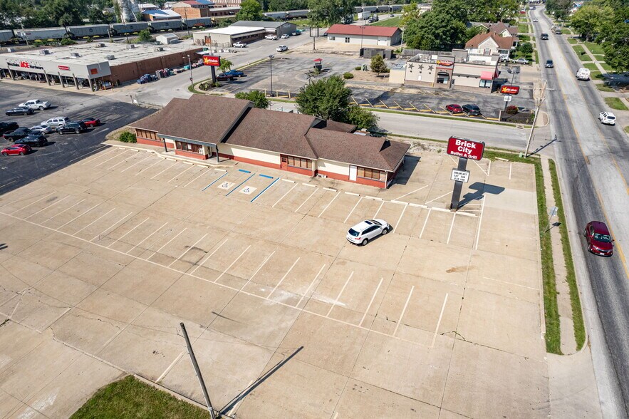 700 W Jackson St, Mexico, MO à louer - Photo de l’immeuble – Image 3 sur 5