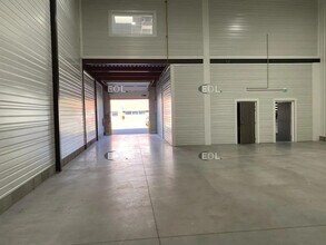 Local d’activités dans Saint-Priest à louer Photo intérieure– Image 1 sur 18