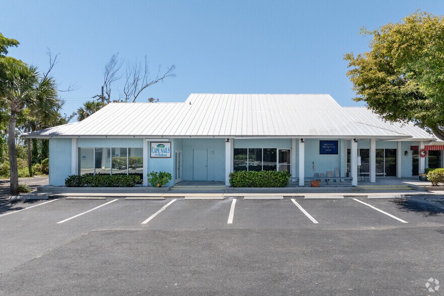 2407 Periwinkle Way, Sanibel, FL à louer - Photo de l’immeuble – Image 2 sur 19