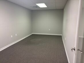 502 Capital Cir SE, Tallahassee, FL à louer Photo intérieure– Image 1 sur 8