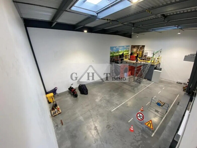 Industriel/Logistique dans Villeneuve-la-Garenne à louer - Photo de l’immeuble – Image 2 sur 12